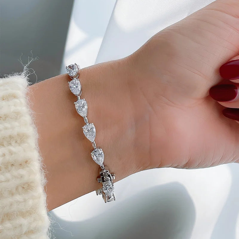 Gianna pear cut High Carbon Diamond Bracelet