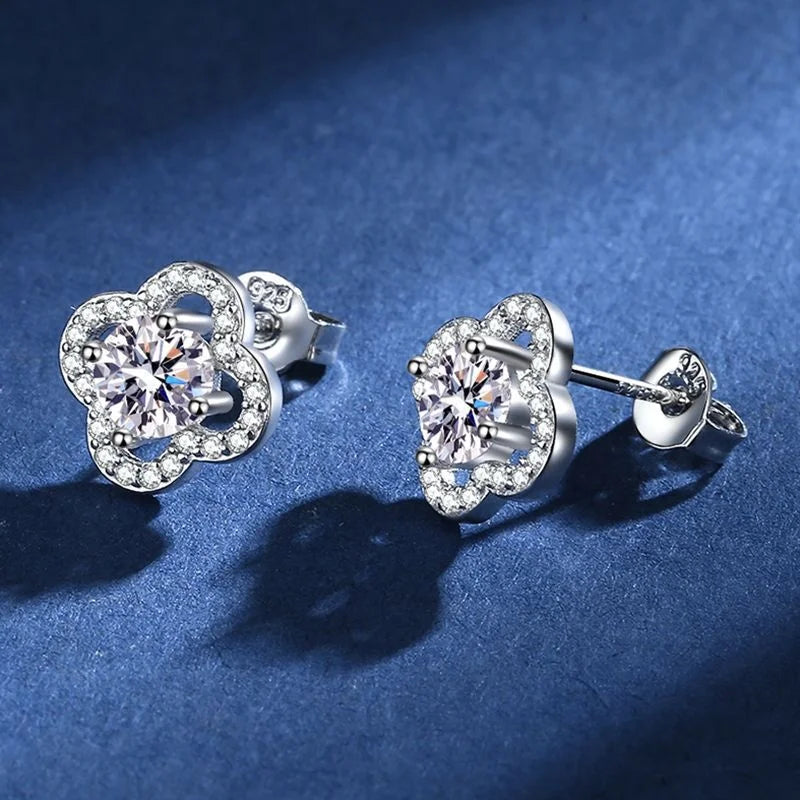 Willow Moissanite Clover Earrings