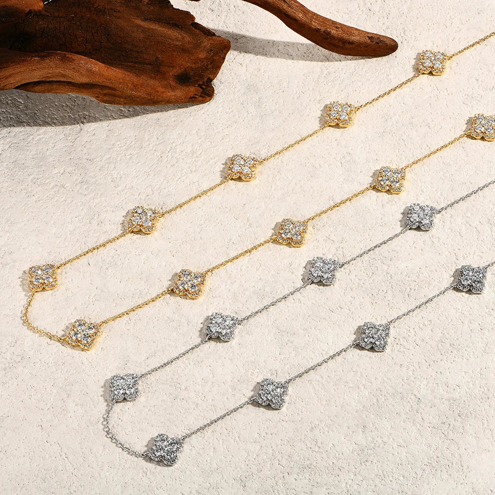 قلادة سكارليت بشكل الوردة من المويسانيت