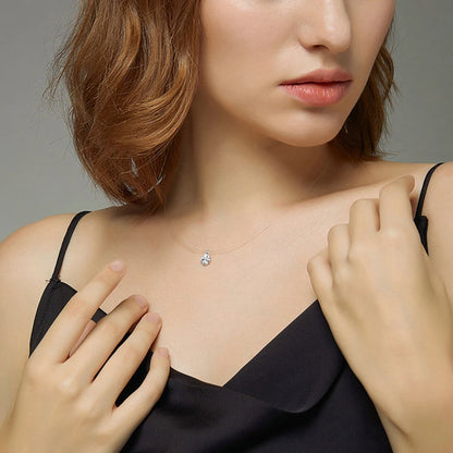 قلادة إيفلين المويسانيت بخيط شفاف