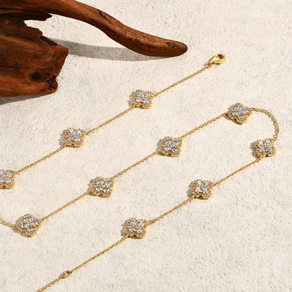 قلادة سكارليت بشكل الوردة من المويسانيت