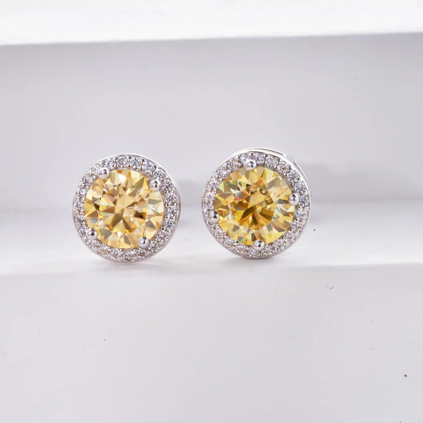 Razan Moissanite Round Earrings