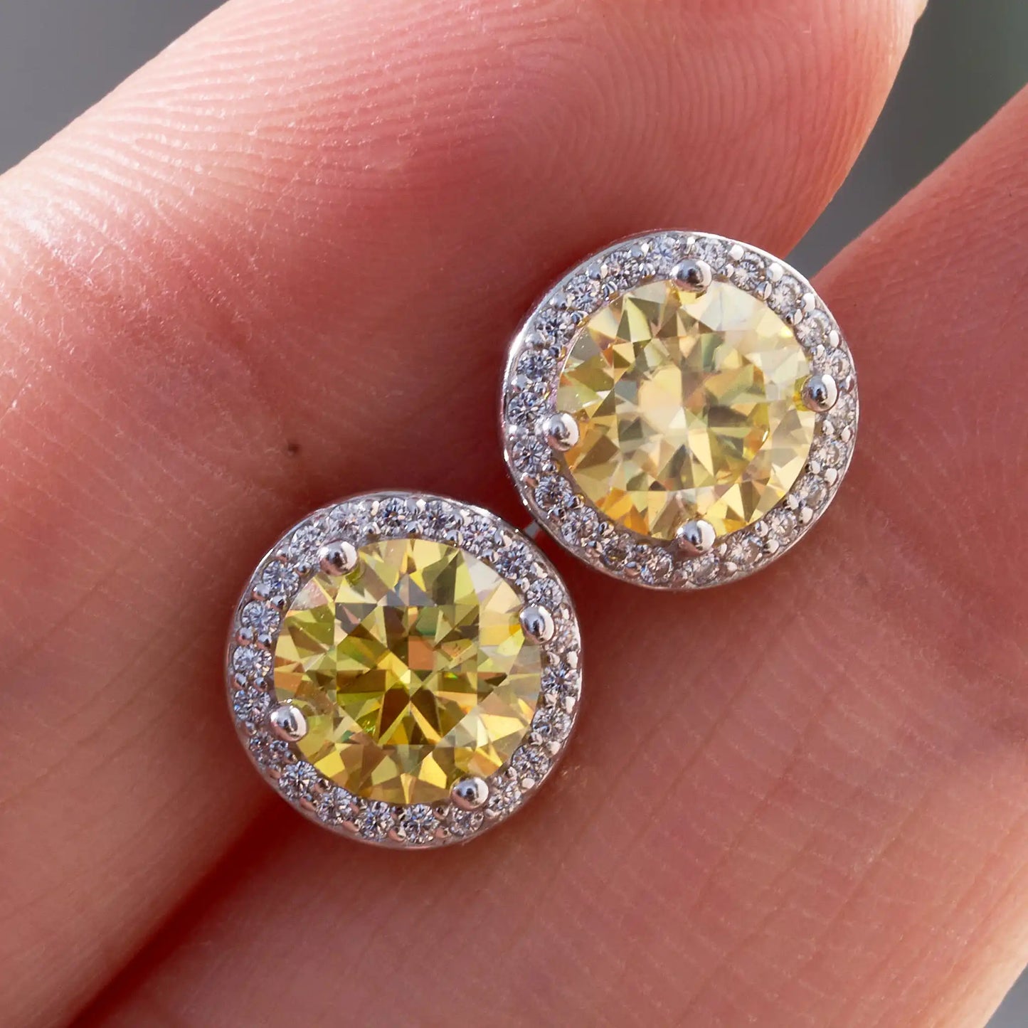 Razan Moissanite Round Earrings