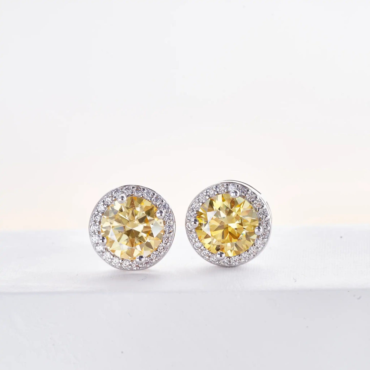 Razan Moissanite Round Earrings